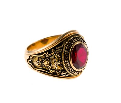 10K Gold Class Ring. Marked. College of William & Mary. Size 12.75. The weight is 22.3 grams.