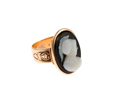 Victorian 14K Gold Cameo Ring. A size 3.5 antique yellow gold ring testing 14k with a carved 