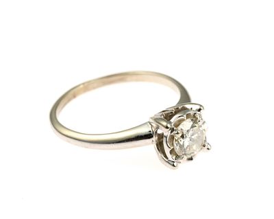 14K Gold and .70 Ct Diamond Ring. A size 7.5 white gold ring with approximately 0.7 carat 