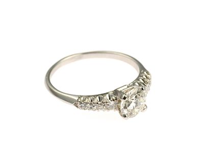 Platinum and 0.94 Ct Diamond Ring. A size 7.25 platinum ring with 0.94 carat central diamond 