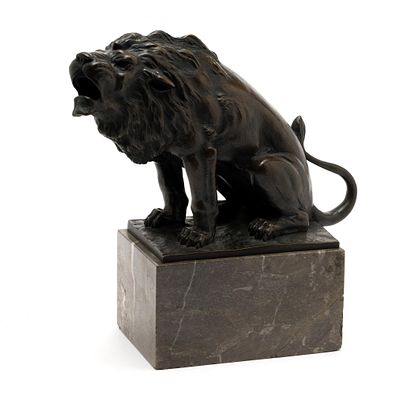 H Henjes Antique Bronze Lion Sculpture. A solid bronze sculpture of a male lion by H Henjes 