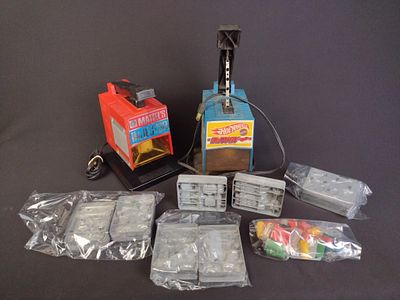 Mattel Hot Wheels Factory and Injector with Molds. Western World in original box 14-3/4" wide x 