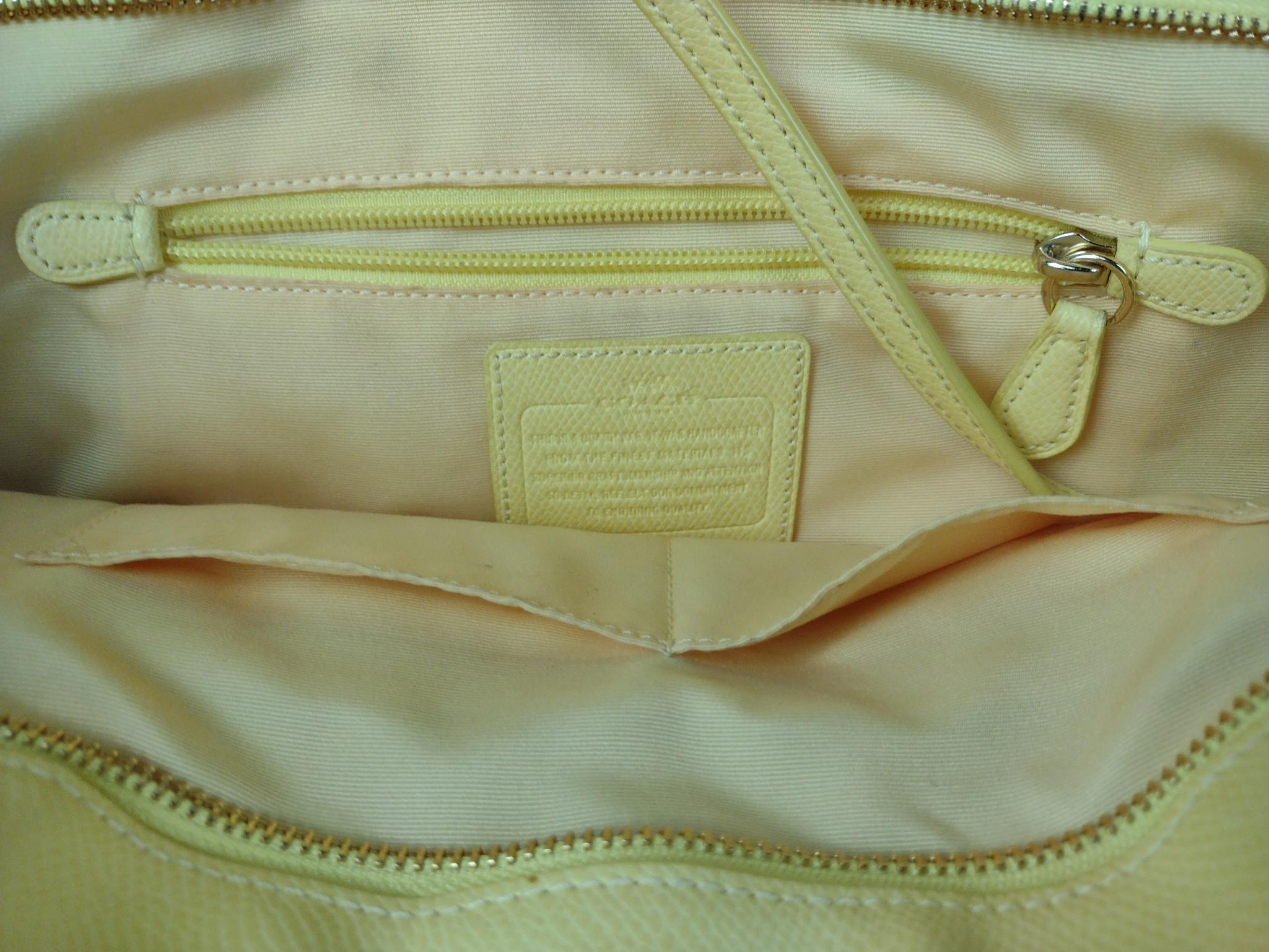 2 Coach Street Zip Tote Bags