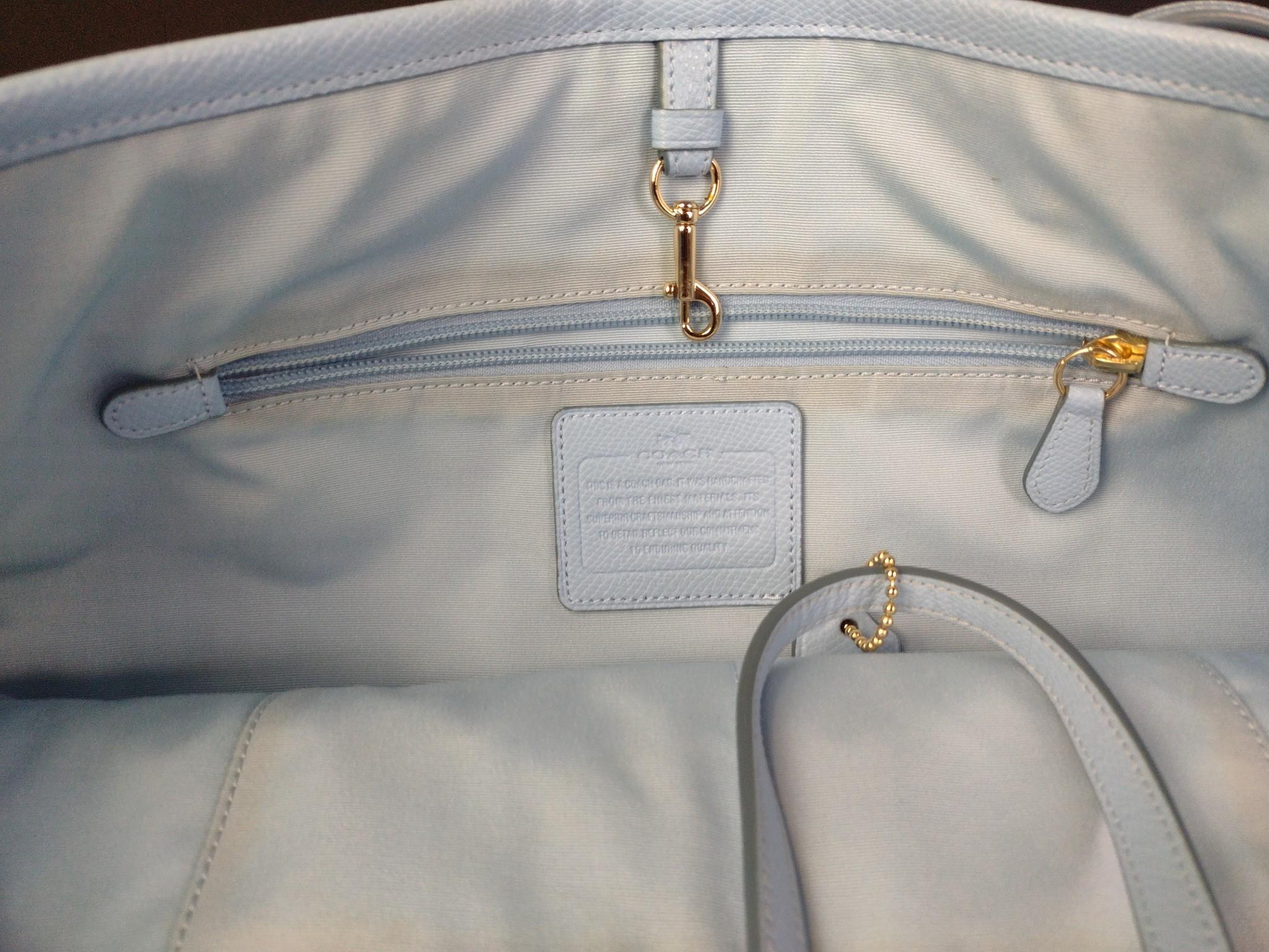 2 Coach Street Zip Tote Bags
