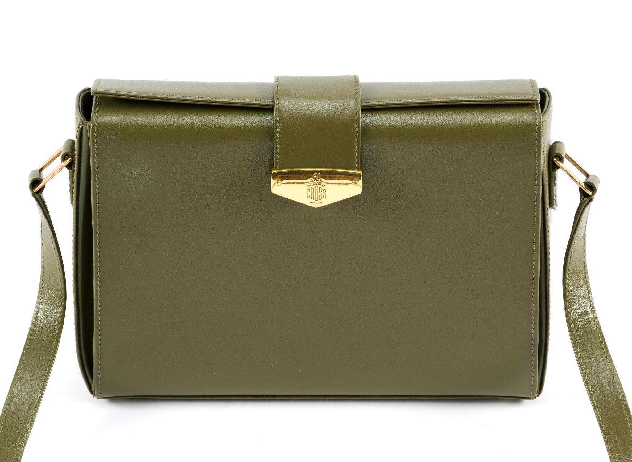 3 Handbags incl. Baulotto Lucite Trunk Purse