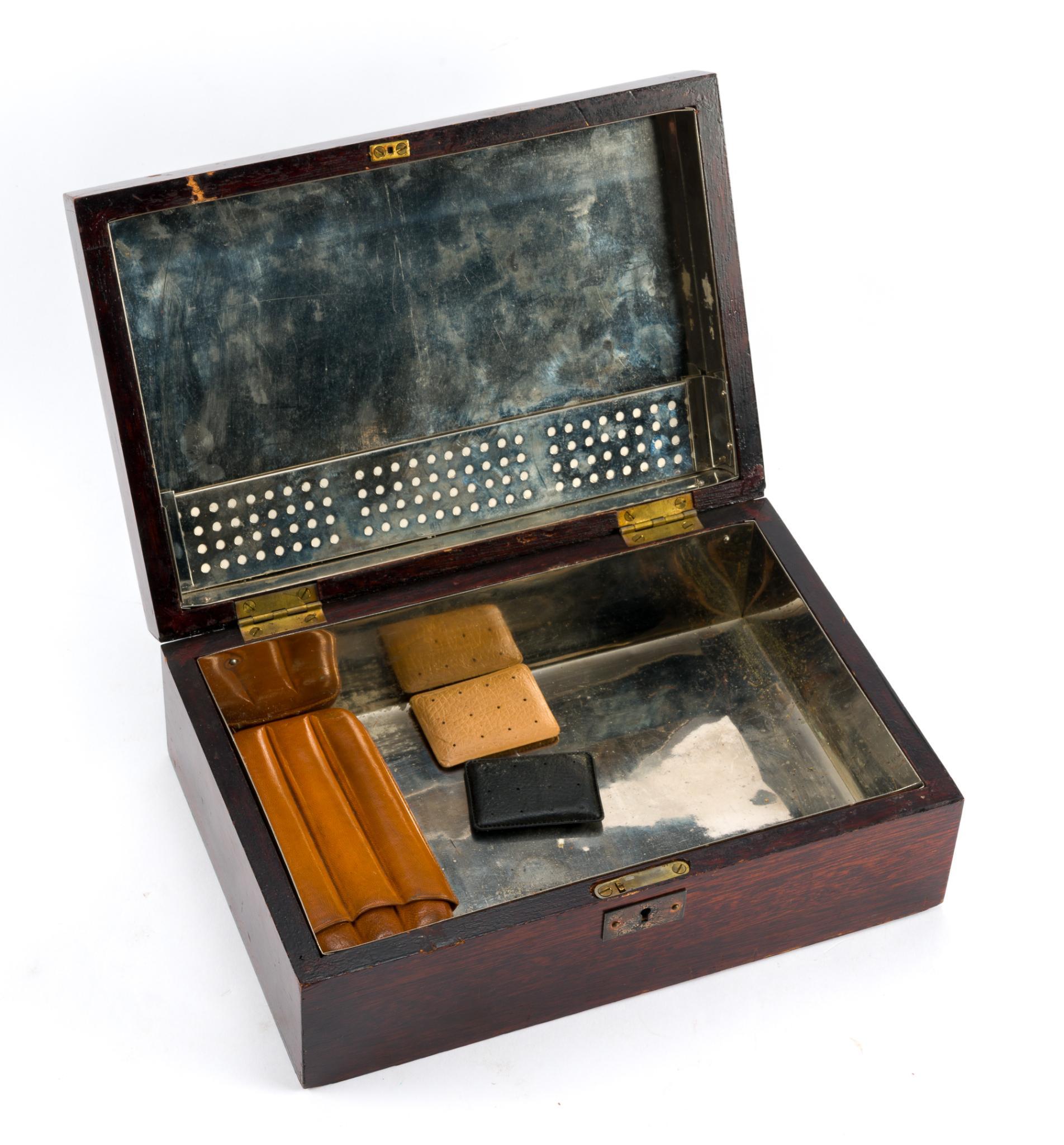 Vintage Gentleman's Objects incl. Humidor and Shaving