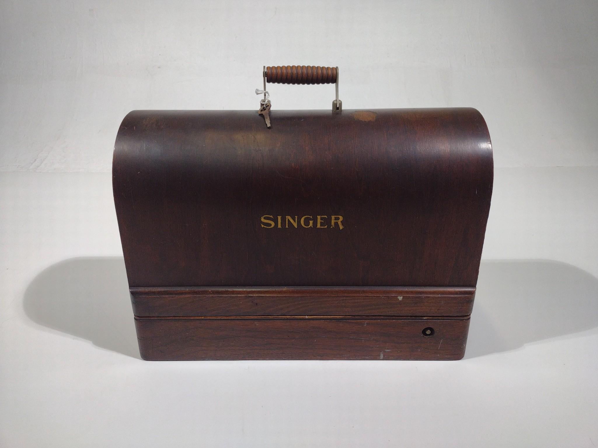Singer Traveling Sewing Machine