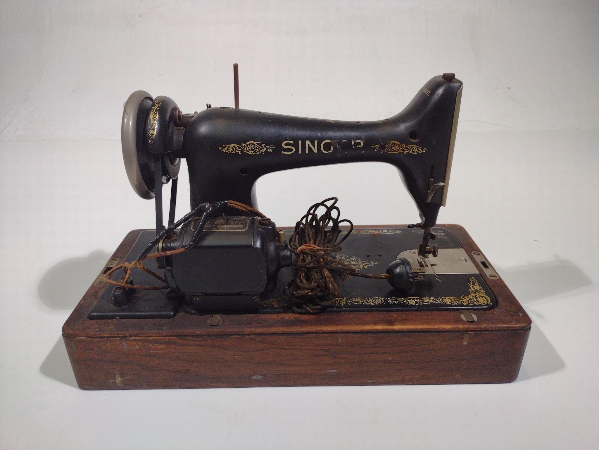 Singer Traveling Sewing Machine