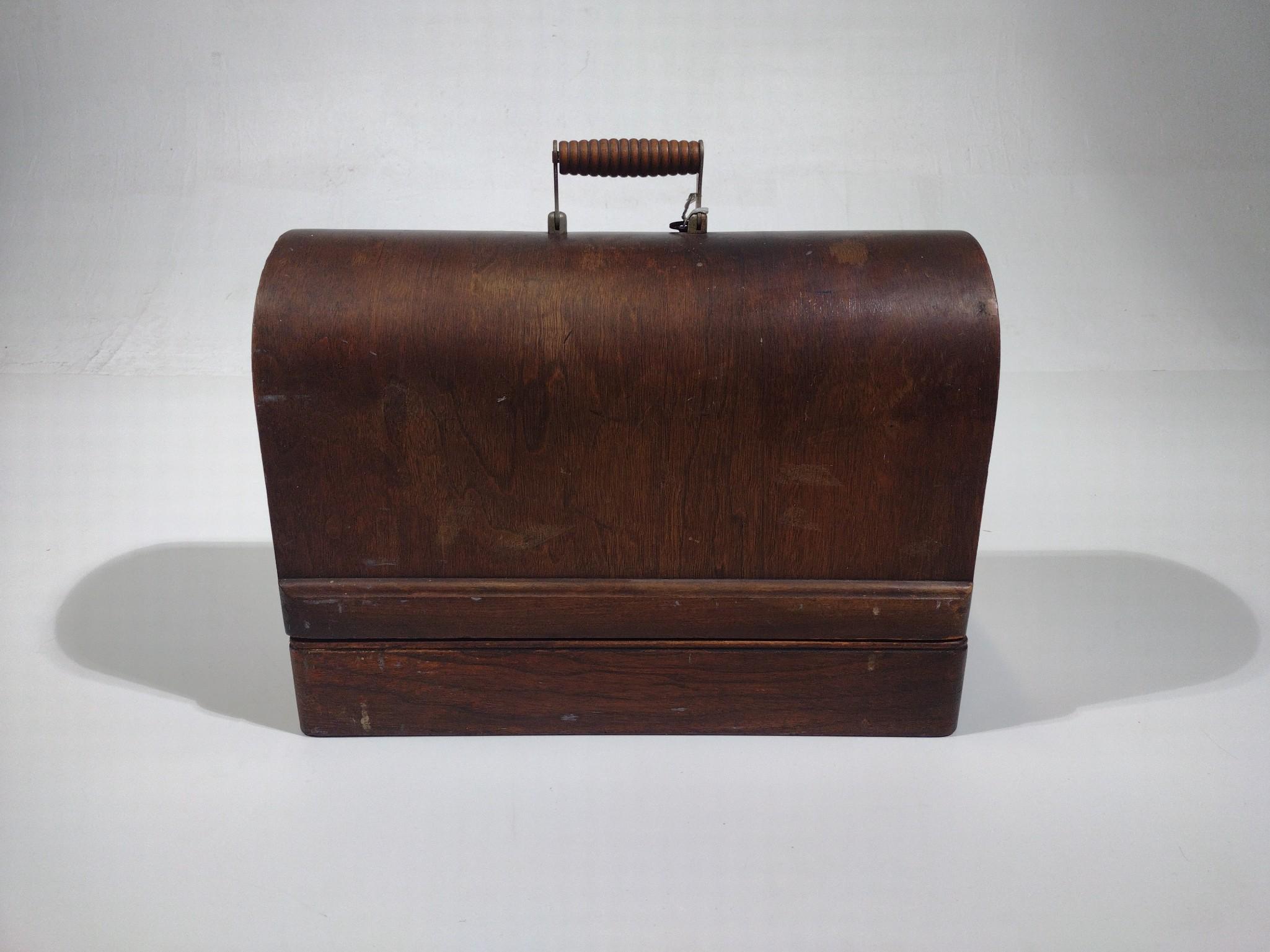 Singer Traveling Sewing Machine