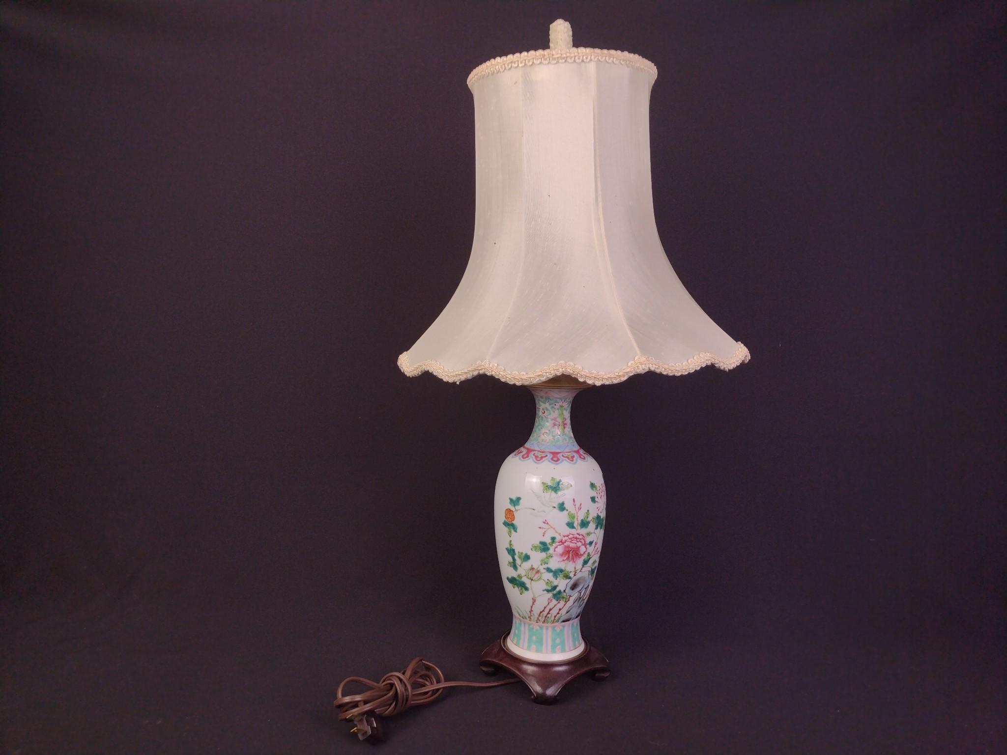 Asian Famille Rose Vase Table Lamp