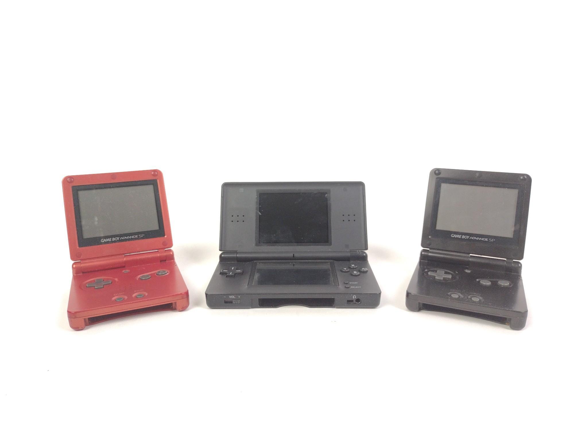 2 Game Boy Advanced & Nintendo DS w/ Games