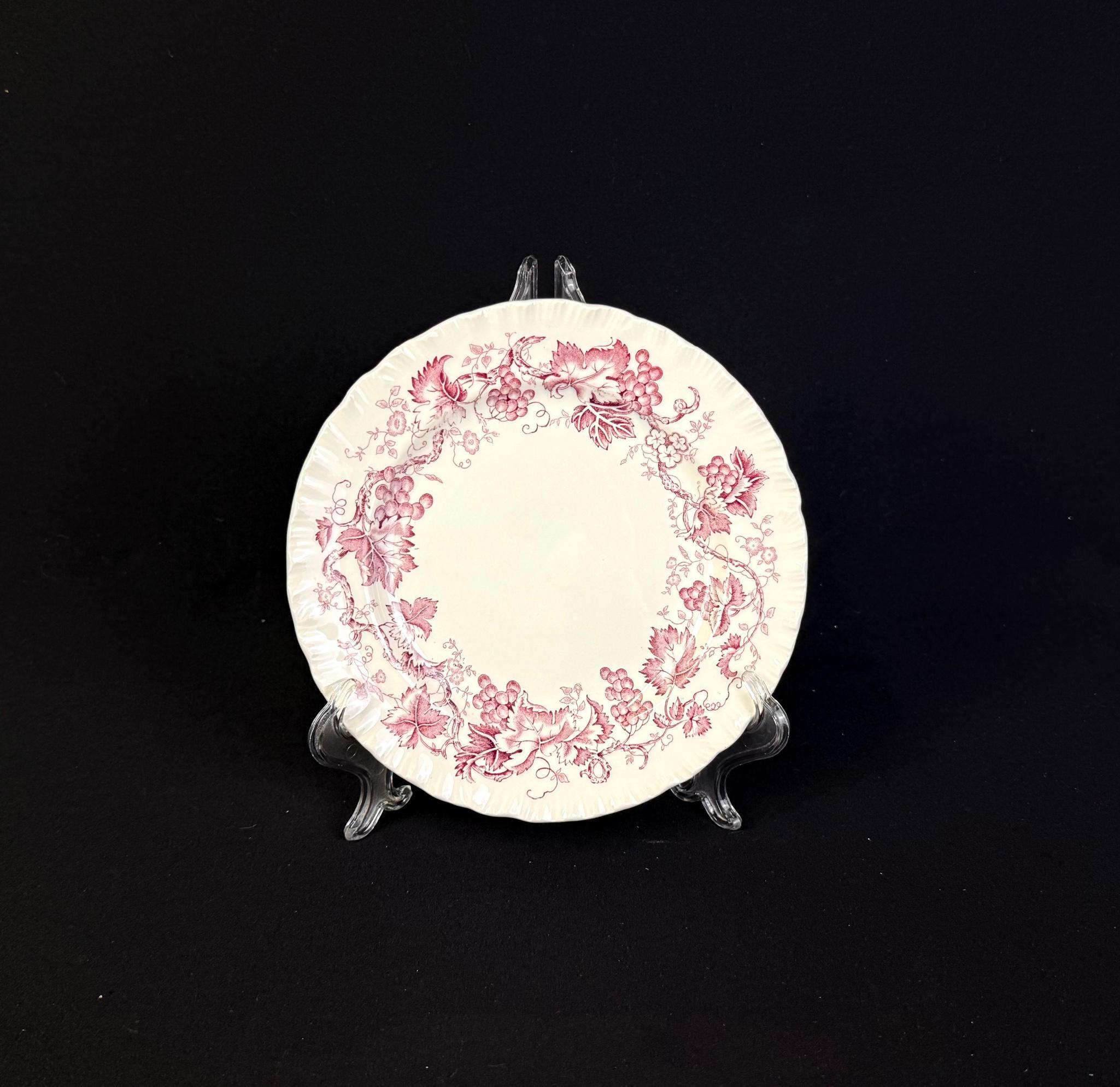 89 Pc Wedgwood 'Old Vine' Dinner Service