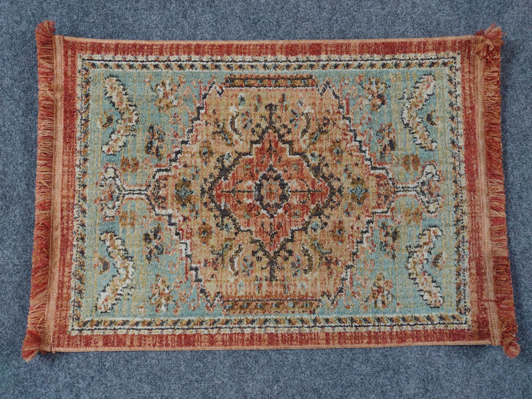 2 Throw Rugs