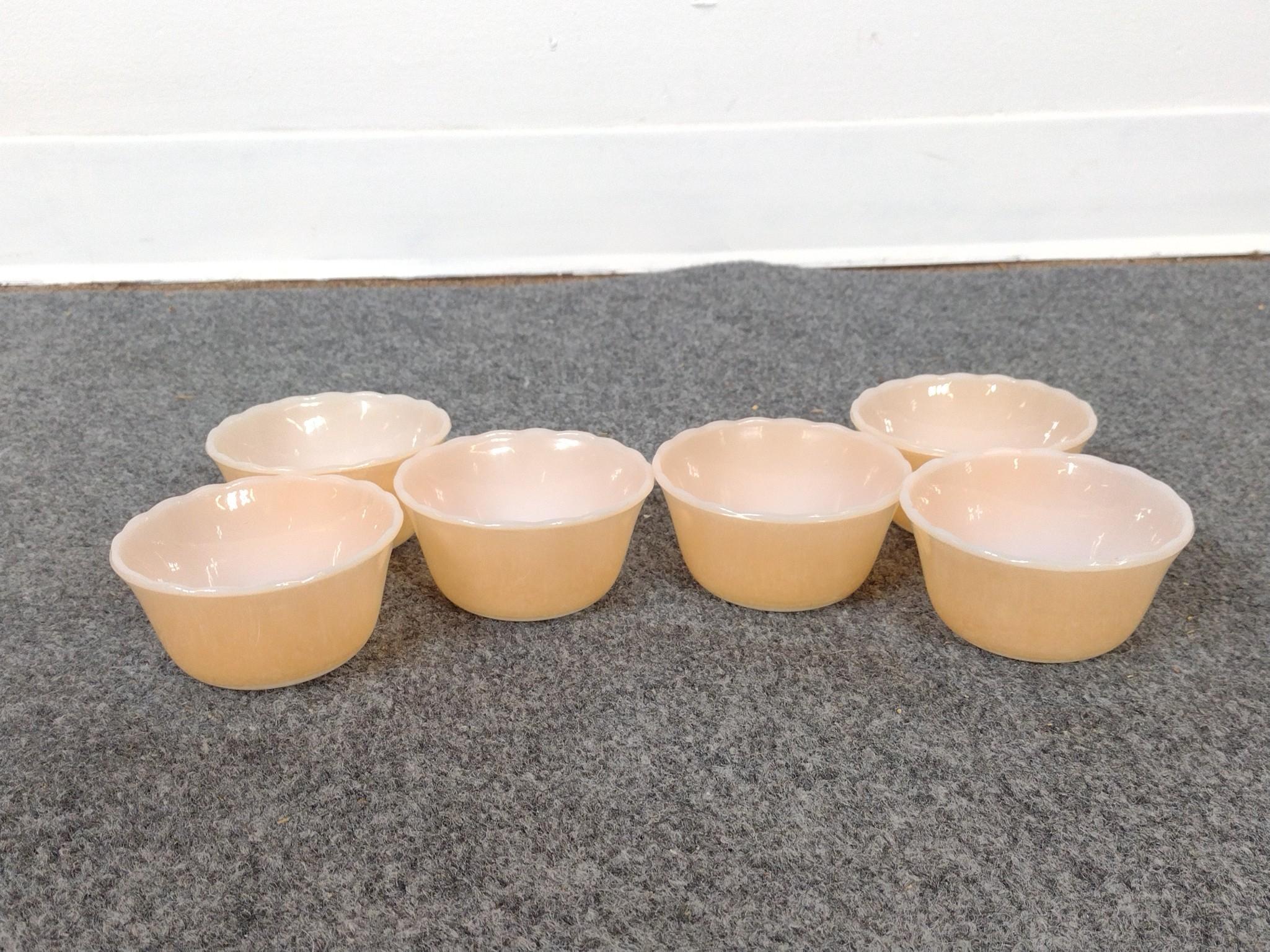 2 Baskets & 6 Pyrex Bowls