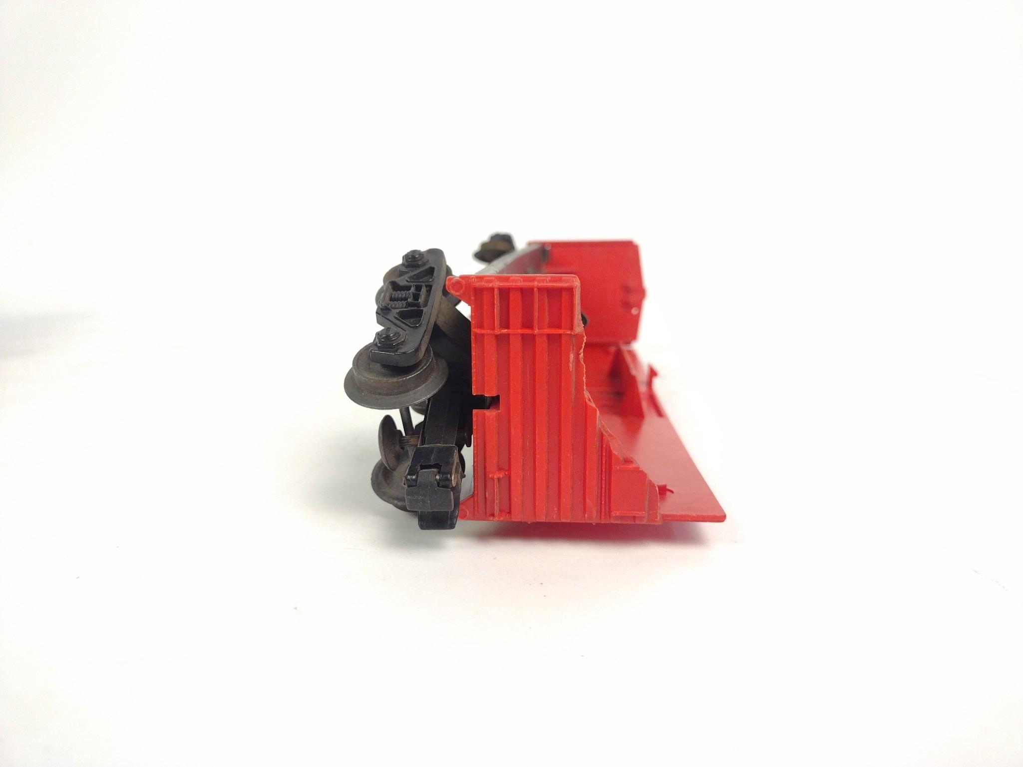 2 Lionel Train Cars & Train Accessories