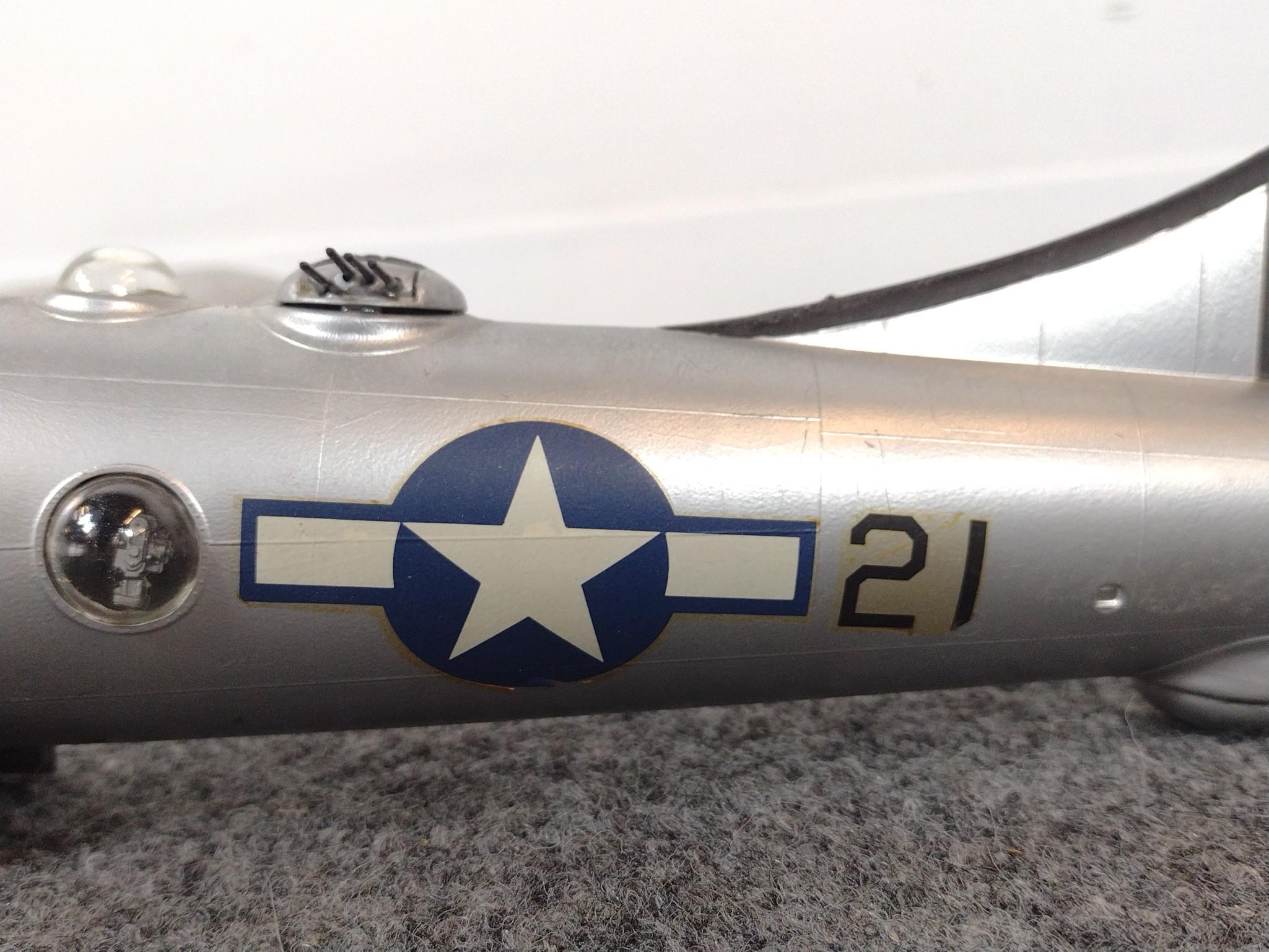 2 Model Airplanes Incl. Boeing B-29 Superfortress