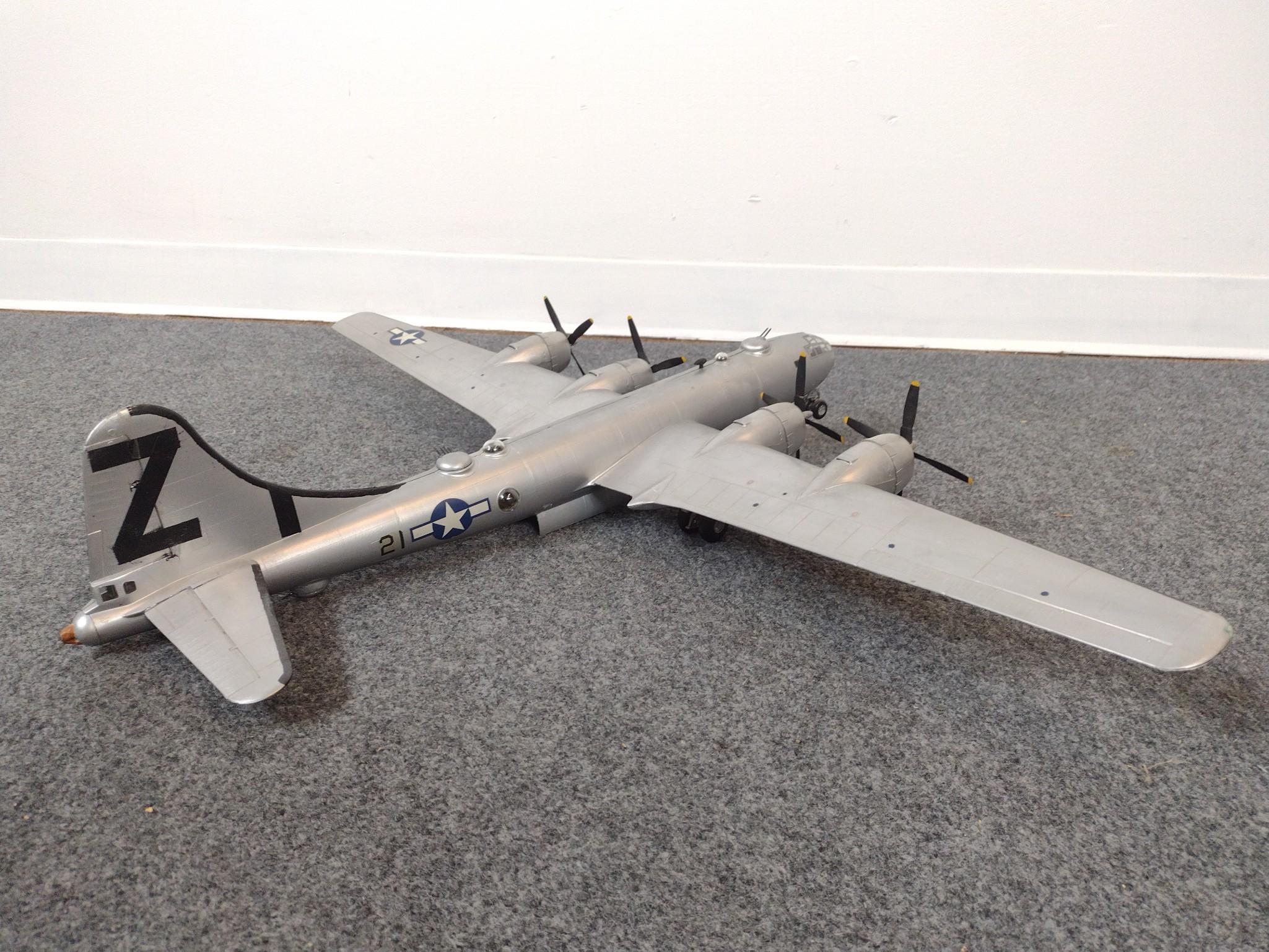 2 Model Airplanes Incl. Boeing B-29 Superfortress