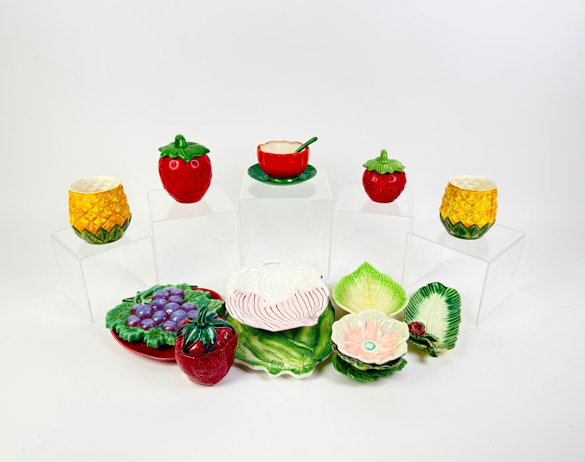 16 Fruit Cups & Plates