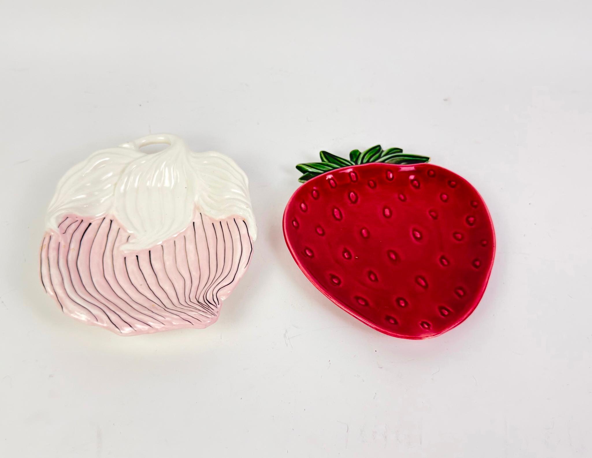 16 Fruit Cups & Plates