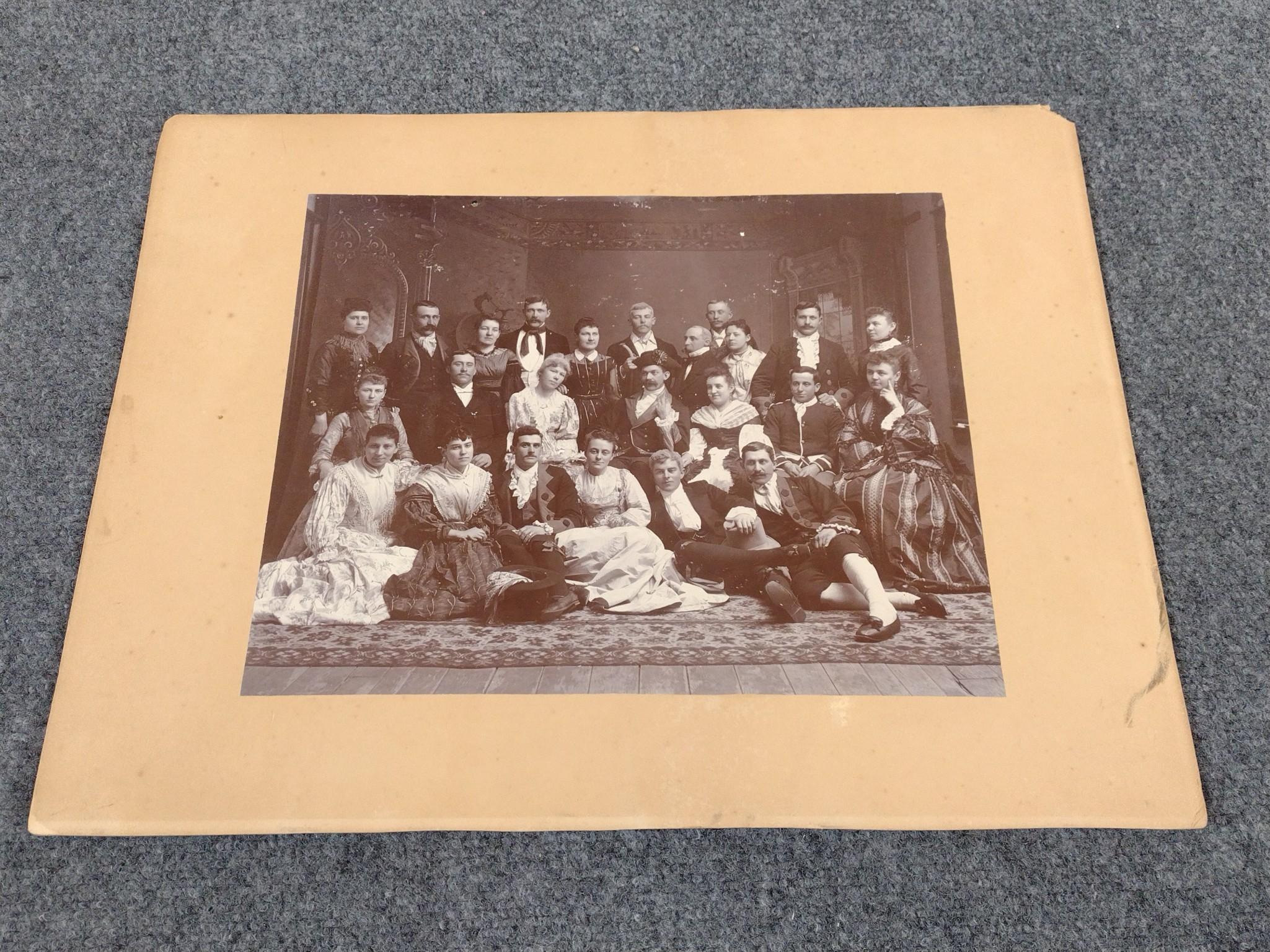 Vintage Prints & Photo