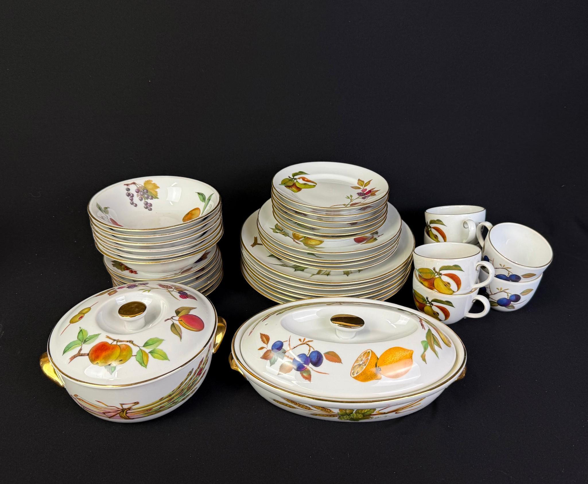 Royal Worchester Evesham Dinner Service Set