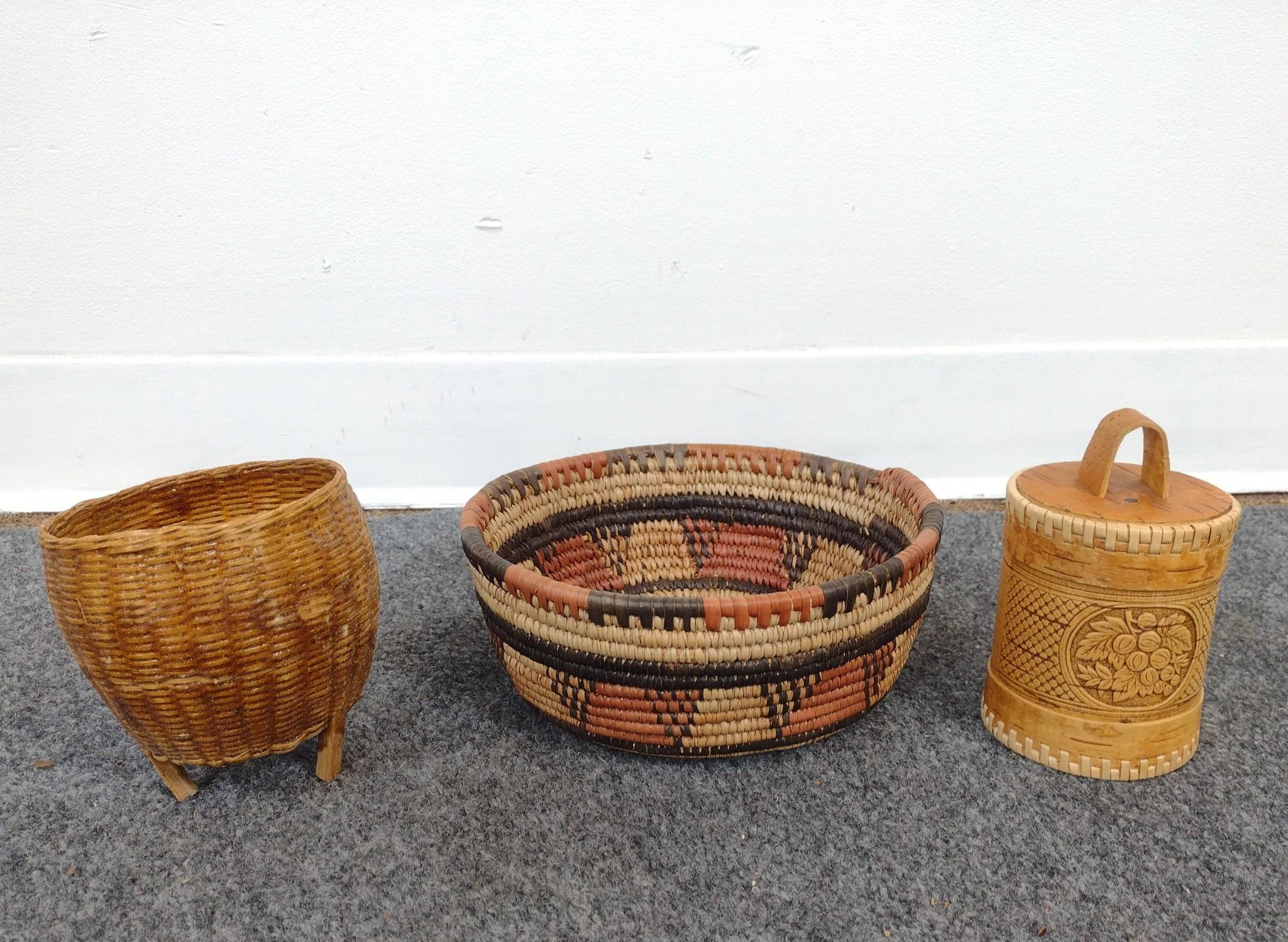 8 Baskets incl. Southwest and African Peace