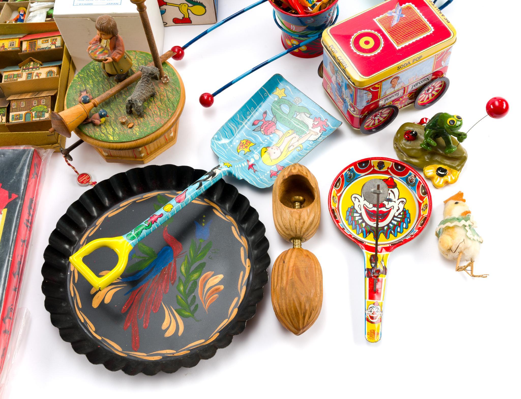 Vintage Toys and Figurines