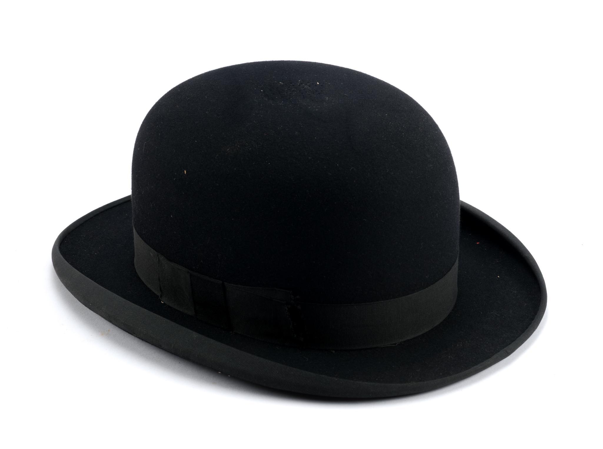 Gentleman's Accessories Incl. Cigarette Holders, Flasks, Pipe, Top Hat