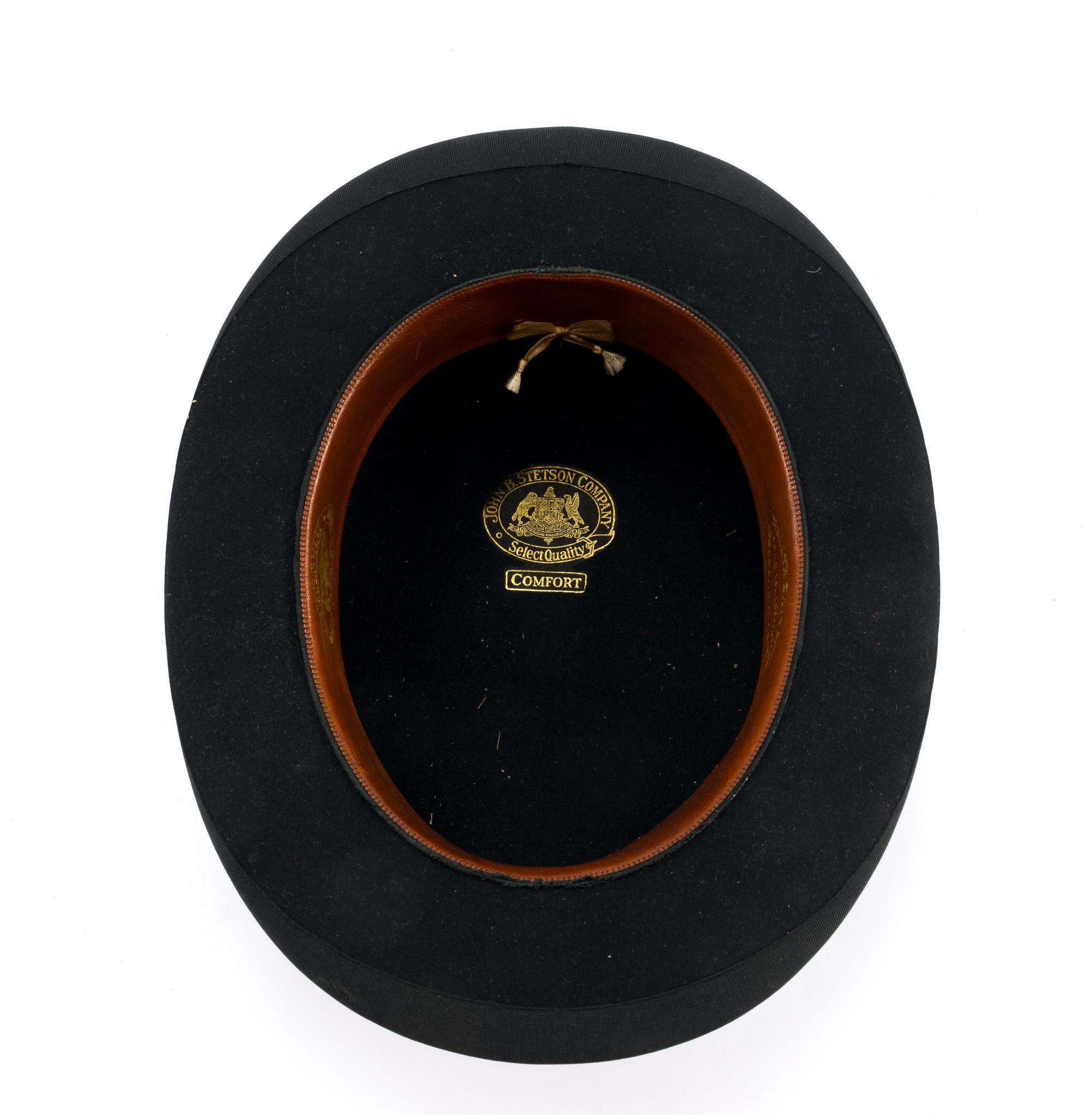Gentleman's Accessories Incl. Cigarette Holders, Flasks, Pipe, Top Hat