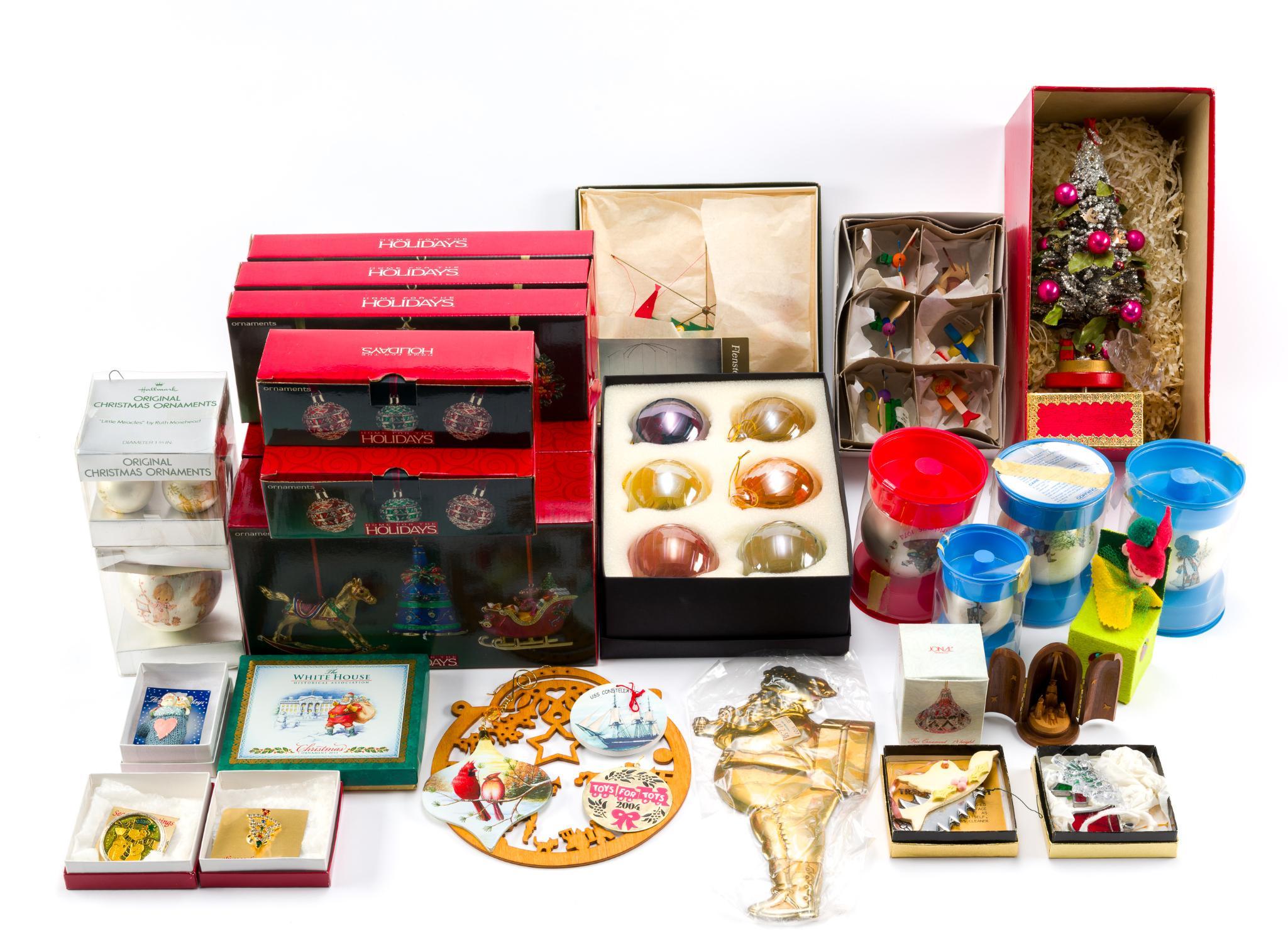 Vintage Christmas Ornaments & Decor