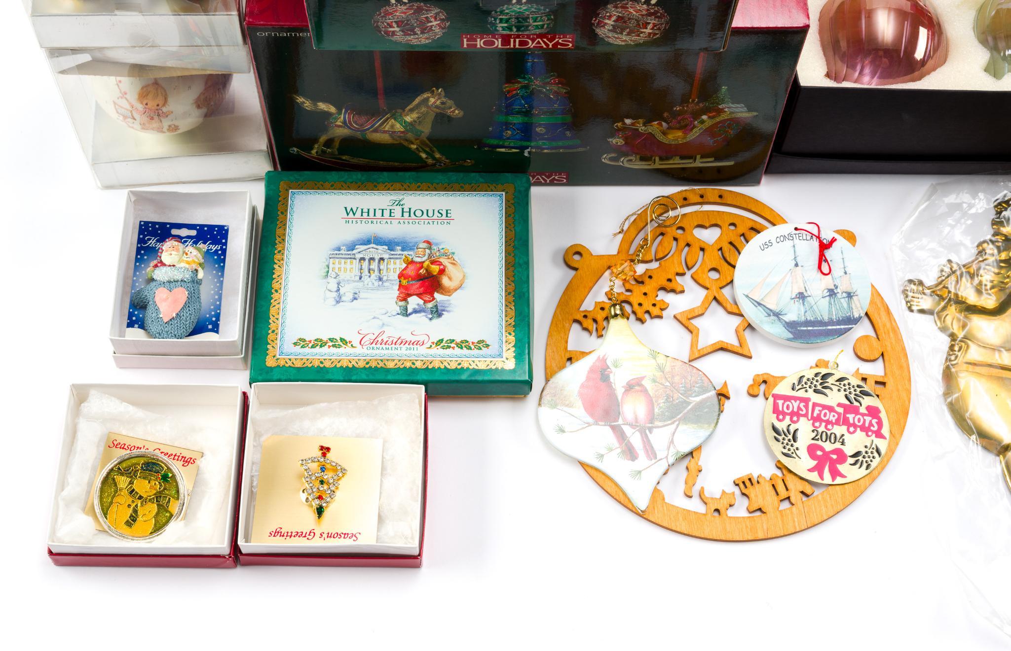 Vintage Christmas Ornaments & Decor