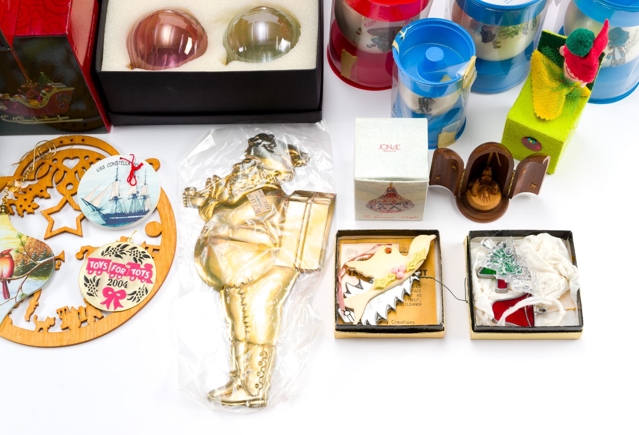 Vintage Christmas Ornaments & Decor