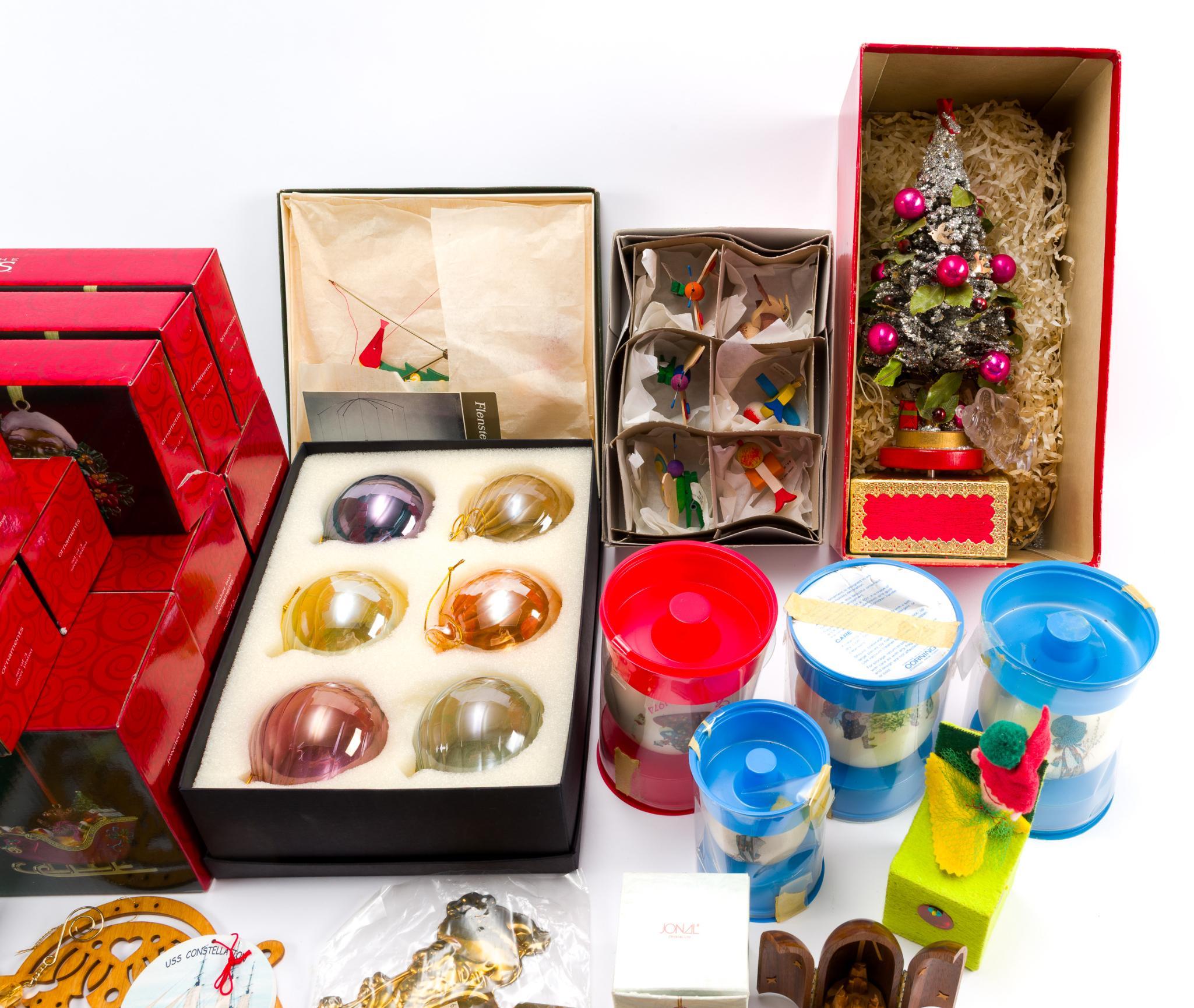 Vintage Christmas Ornaments & Decor