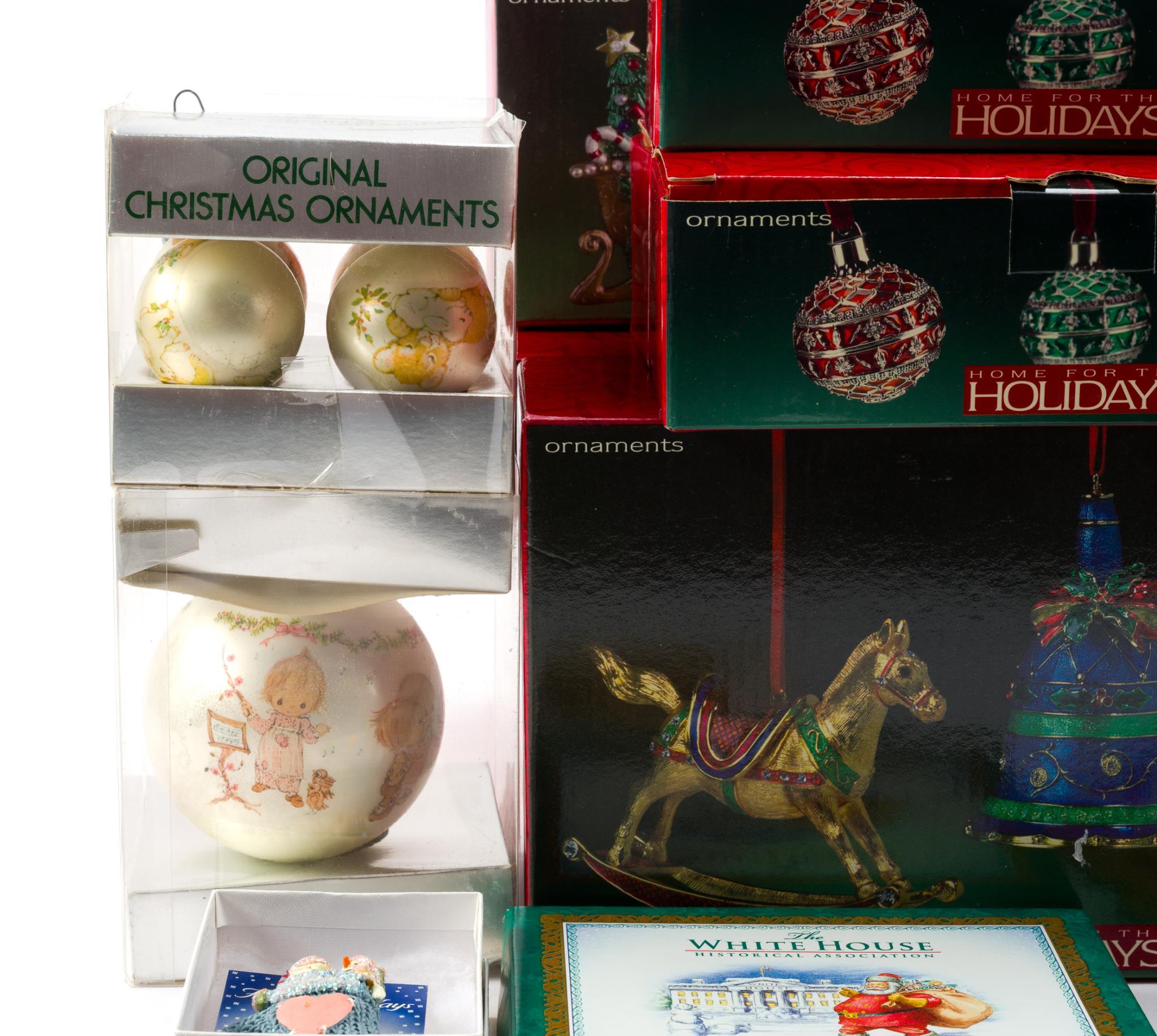 Vintage Christmas Ornaments & Decor