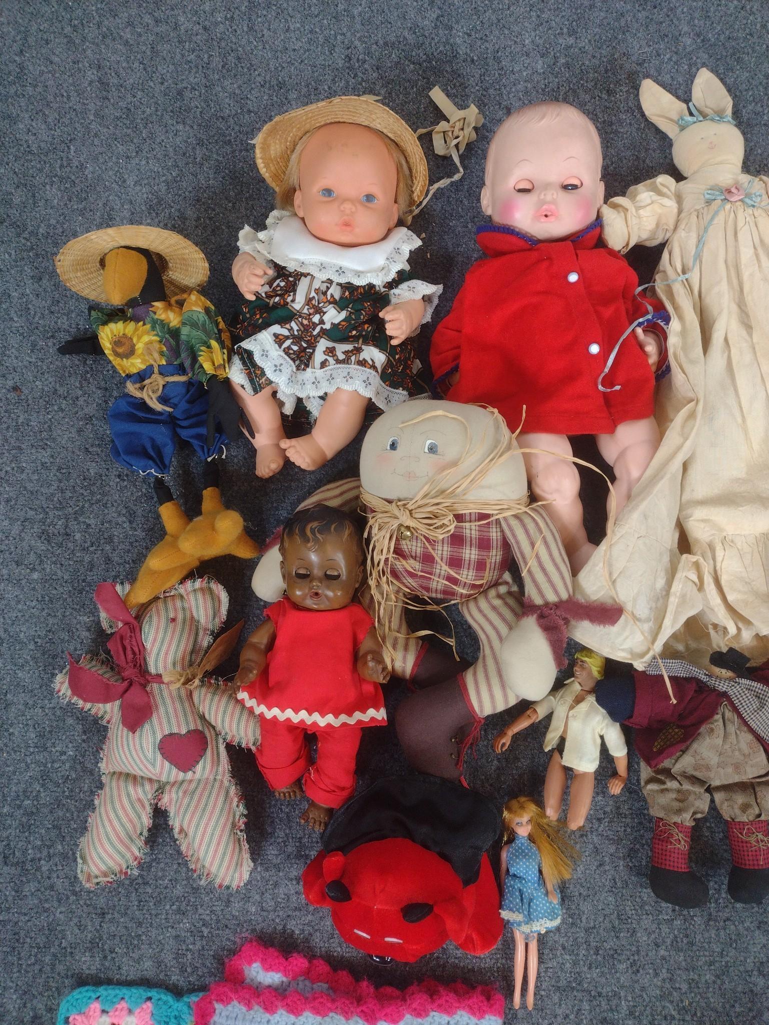 Assorted Vintage & Modern Dolls