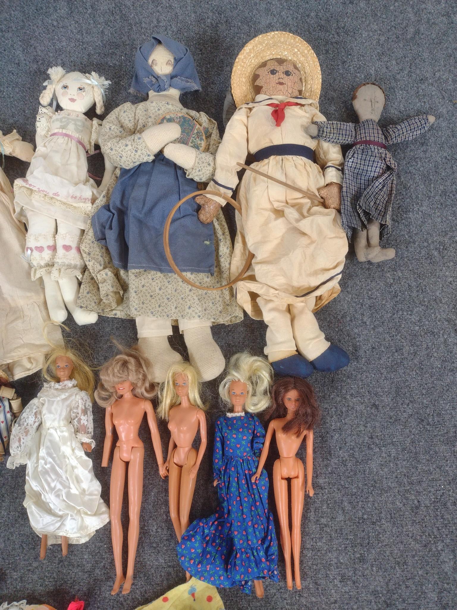 Assorted Vintage & Modern Dolls