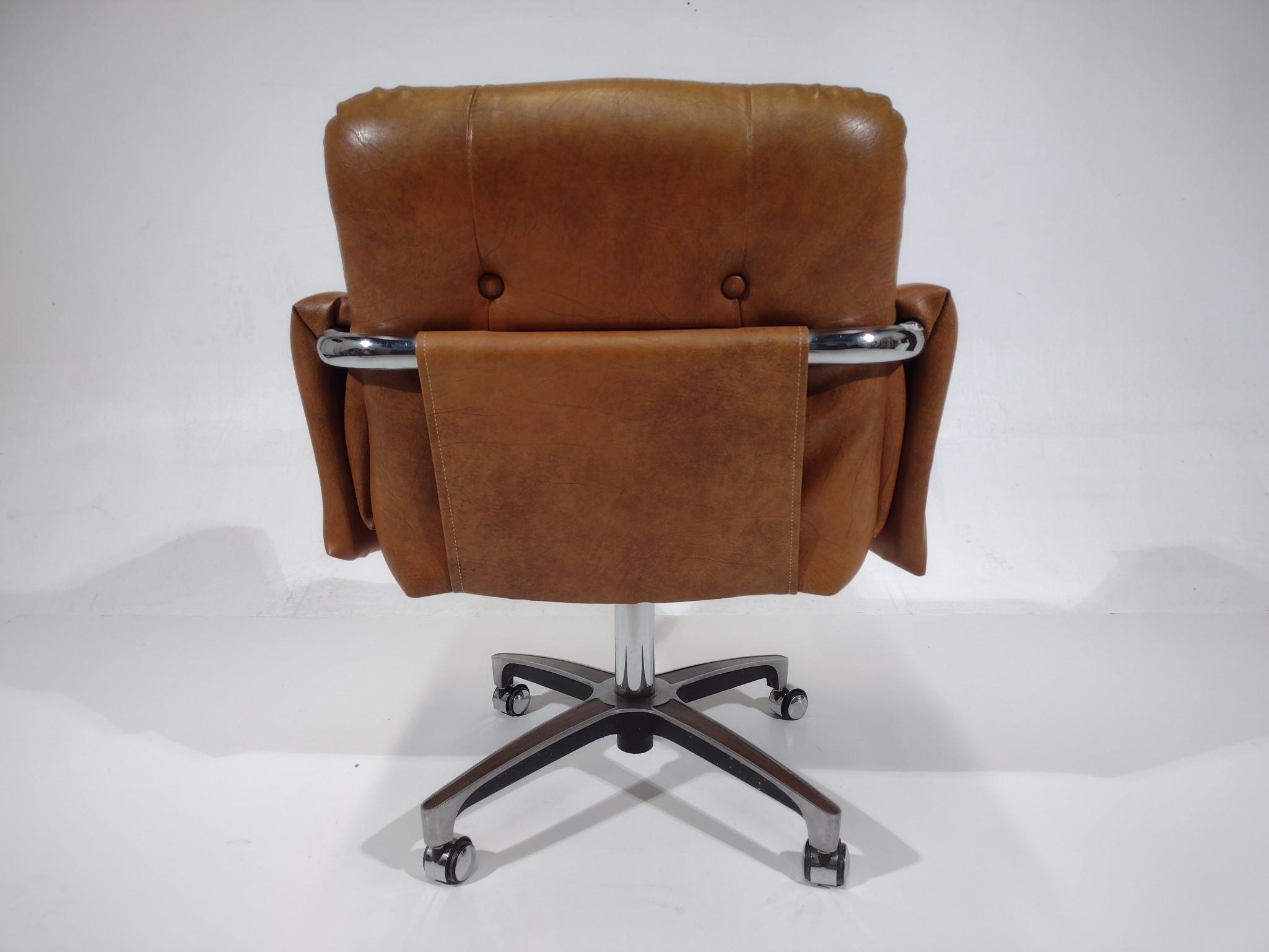 Chromcraft Corp. Dining Table & Chairs