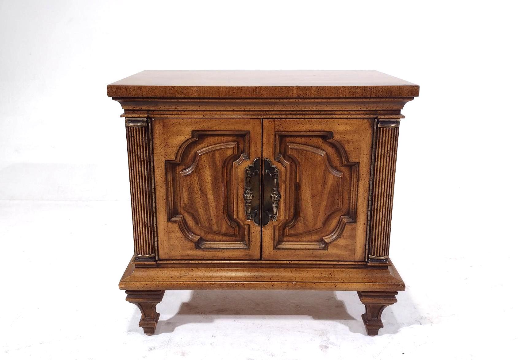 Rapids Furniture Co. Dresser w/ Mirrors & End Table