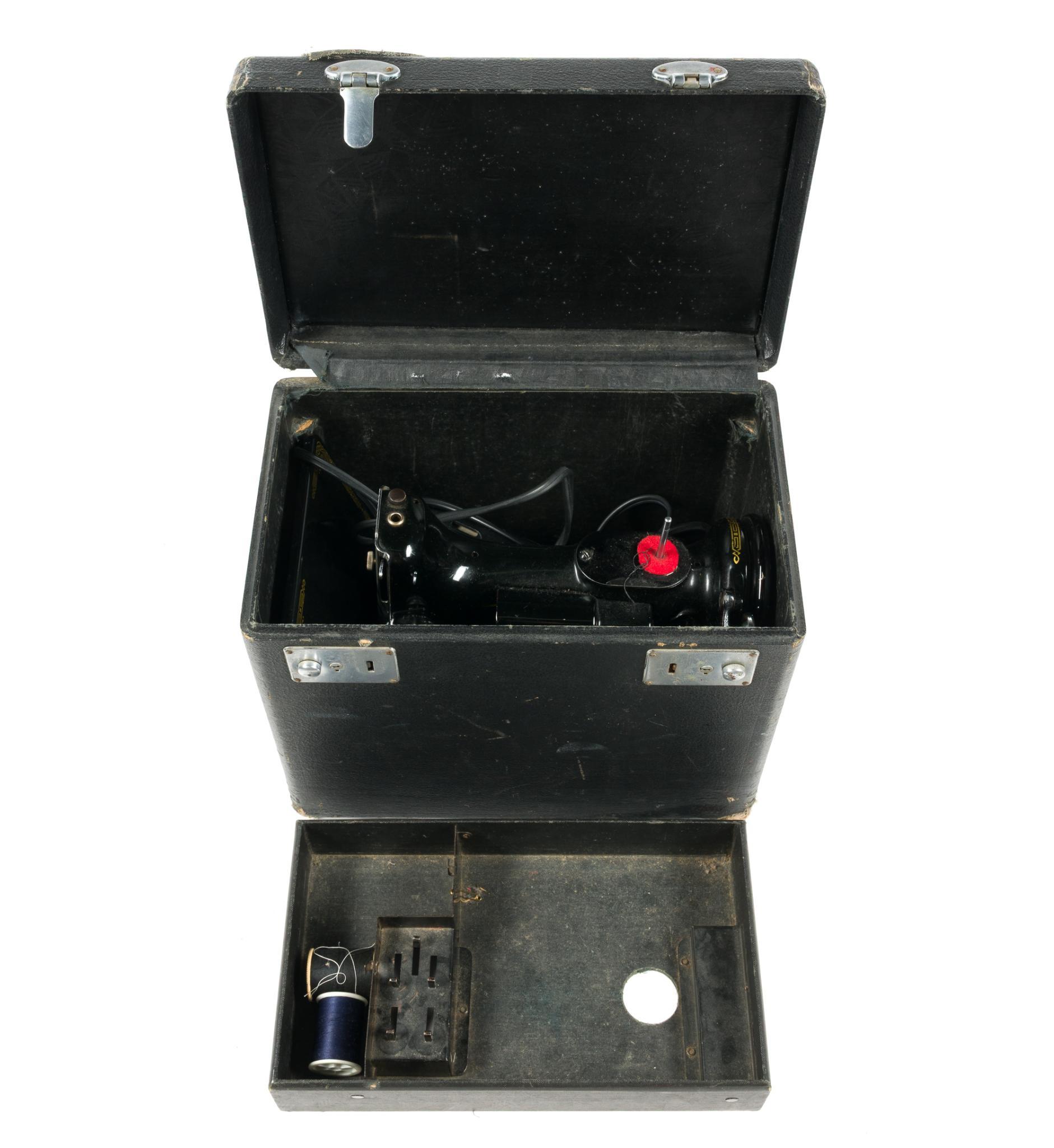 Vintage Singer Featherweight 221 Sewing Machine