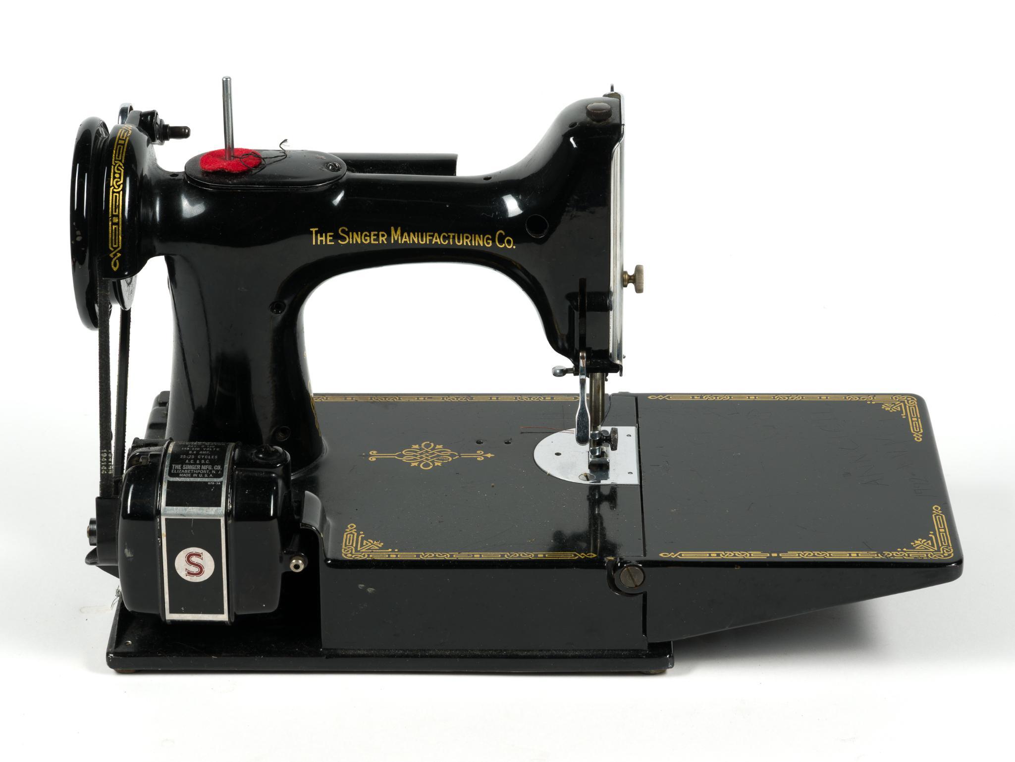Vintage Singer Featherweight 221 Sewing Machine