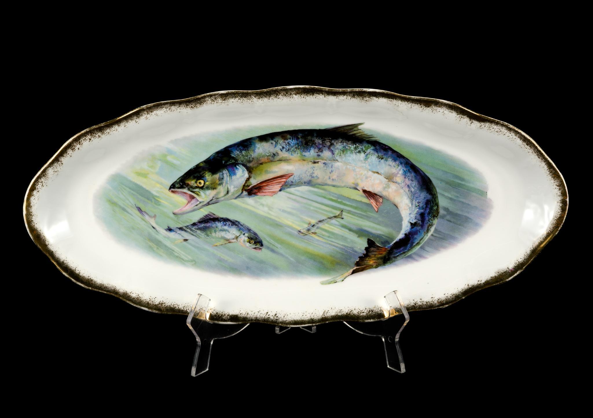 Mignon Porcelain Fish Platter and Ten Plates