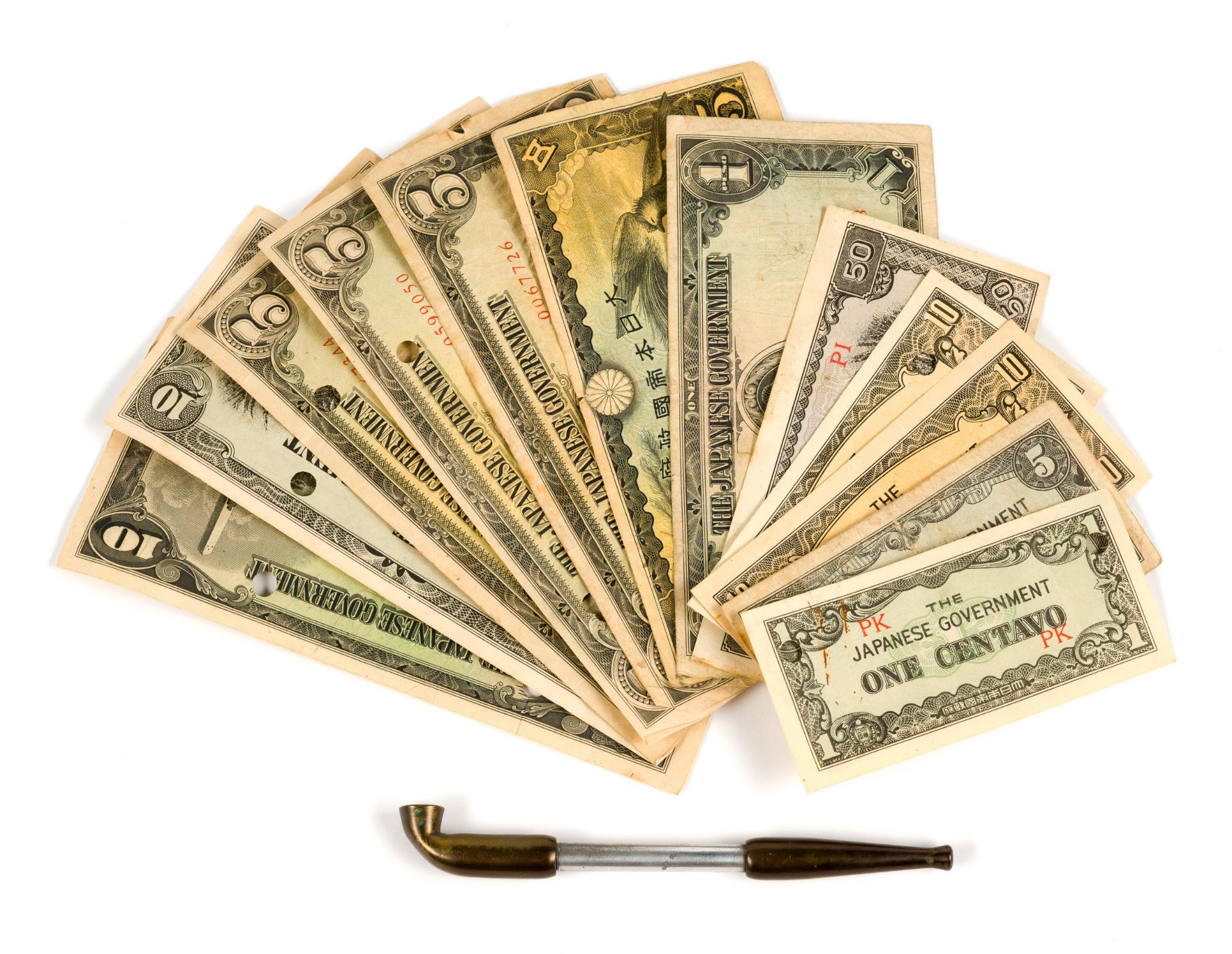 Japanese Currency & Kiseru Smoking Pipe