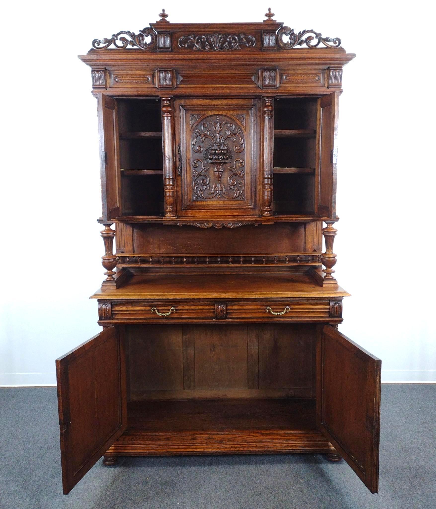 Late 19th Century Renaissance Revival Hunt Cabinet