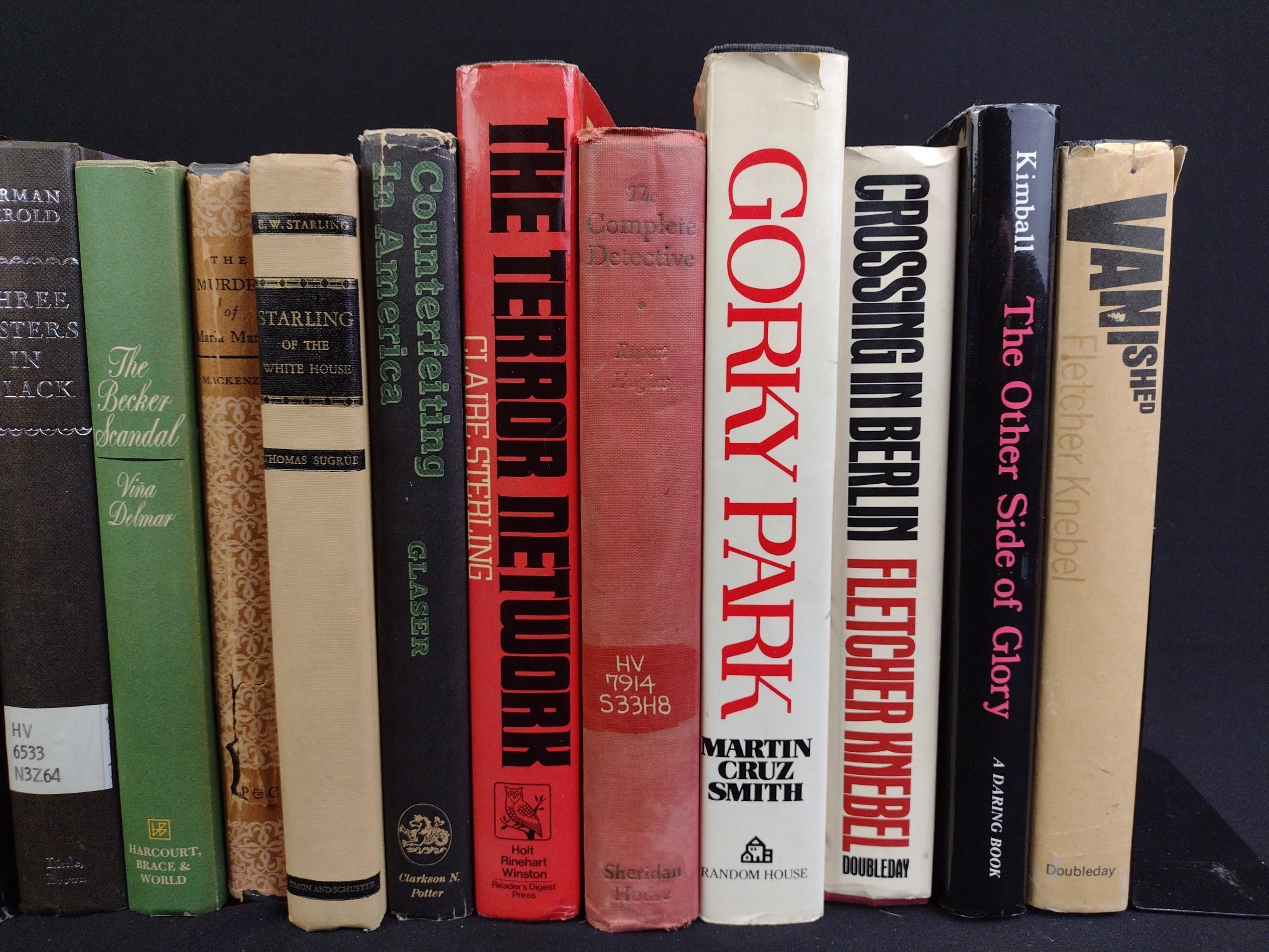 16 War & Crime Books Incl. 2 Signed