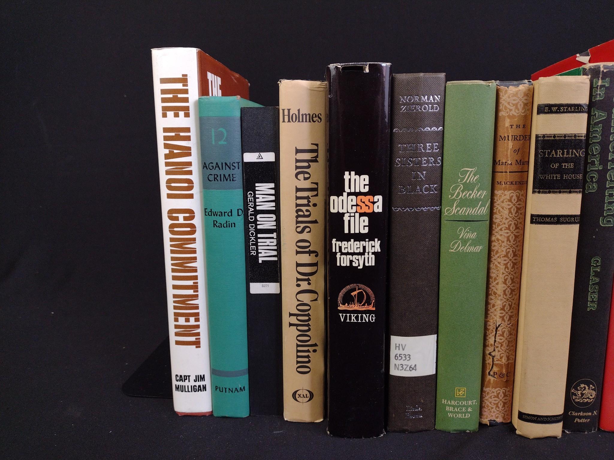 16 War & Crime Books Incl. 2 Signed
