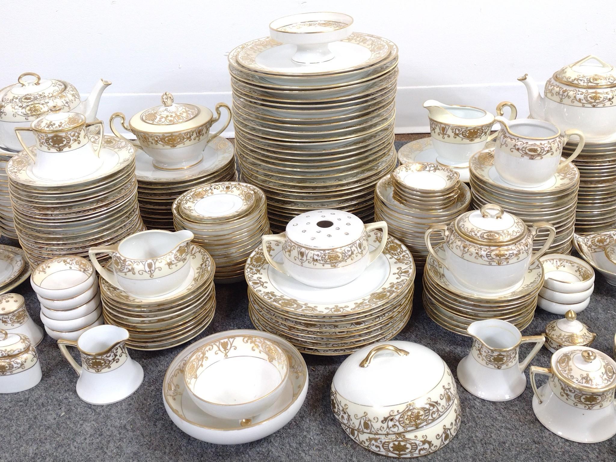 275 Piece Noritake "Christmas Ball" Dinner Service