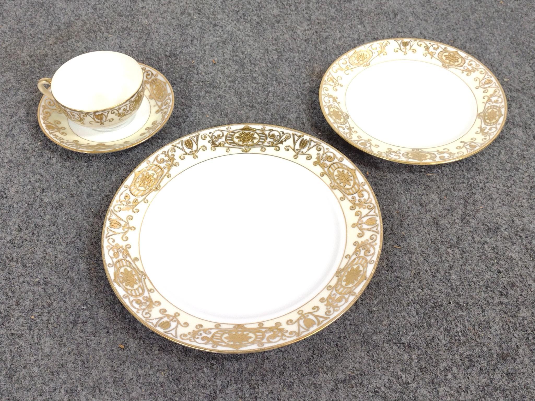 275 Piece Noritake "Christmas Ball" Dinner Service