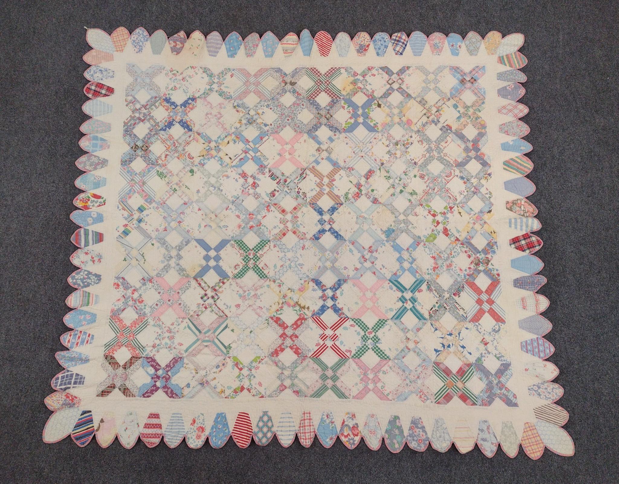 Double Wedding Ring Quilt w/ Scalloped Border