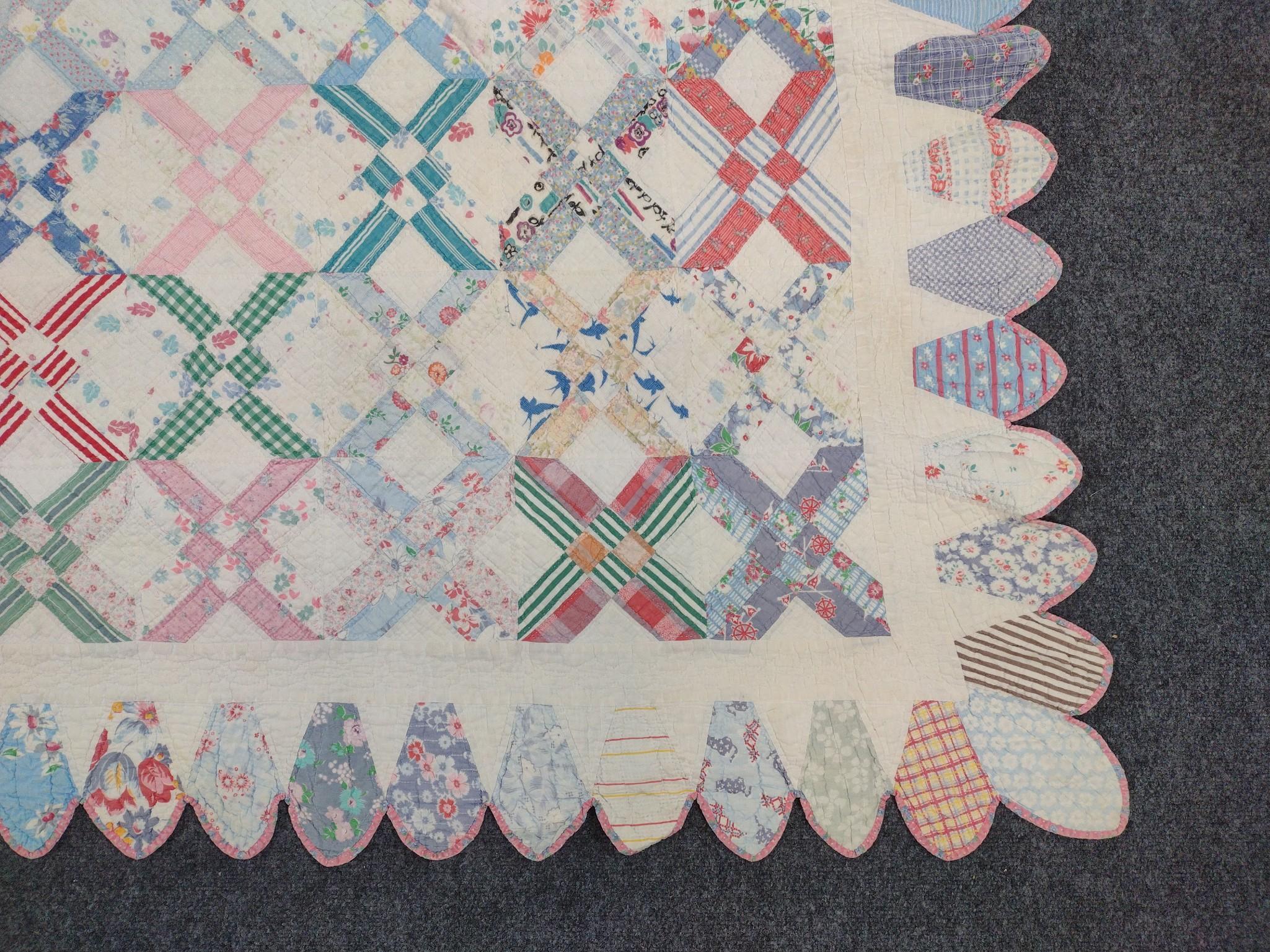 Double Wedding Ring Quilt w/ Scalloped Border