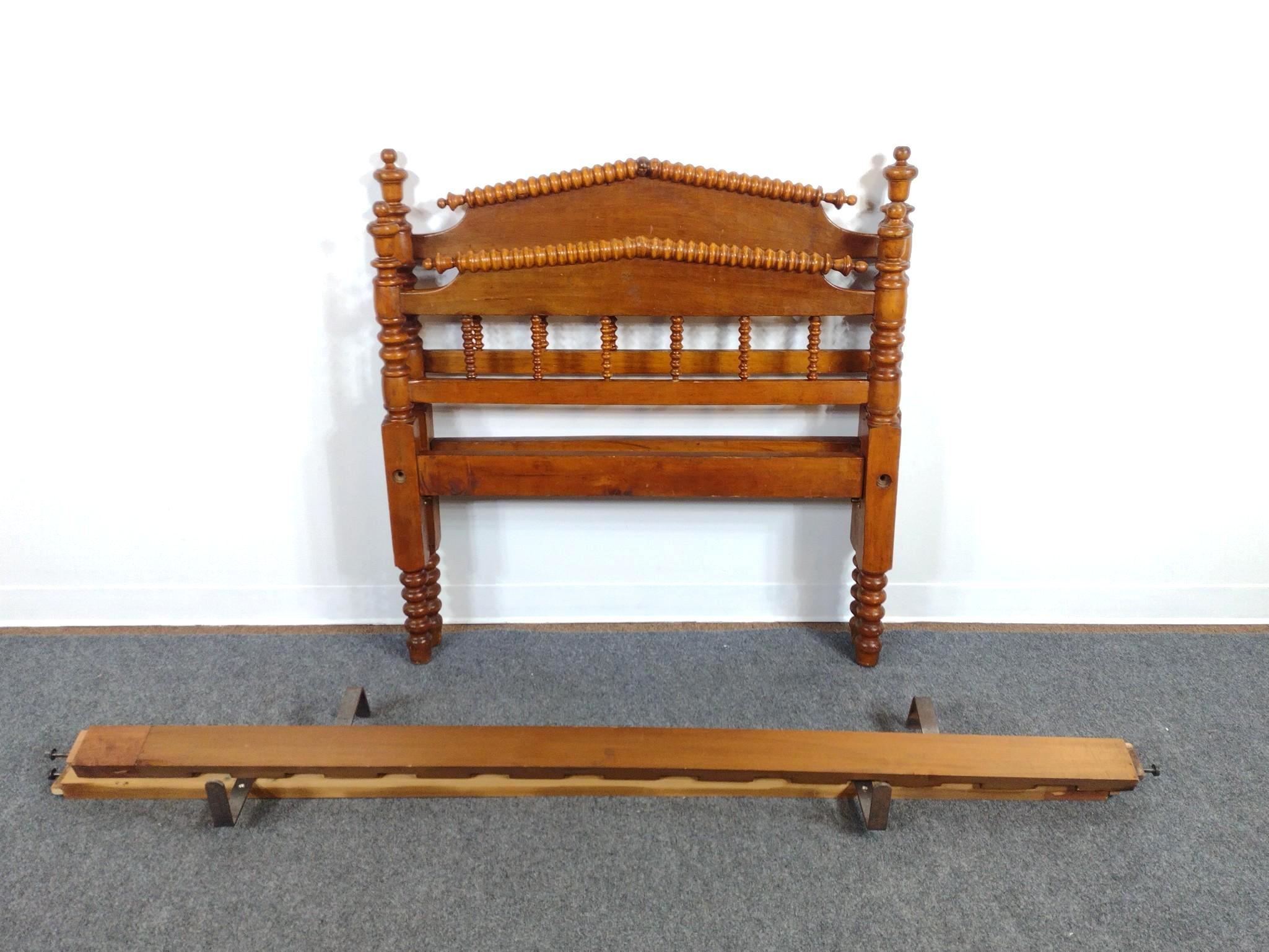 2 Antique Spindle Beds